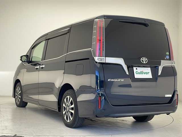 トヨタ エスクァイア Gi 沖縄県 2017(平29)年 5.8万km ブラッキッシュアゲハガラスフレーク 純正９インチナビ(NSZT-Y66T)/（フルセグＴＶ　DVD　Ｂｌｕｅｔｏｏｔｈ）/純正12.1インチフリップダウンモニター/バックカメラ/ＥＴＣ/前後ドライブレコーダー/両側パワースライドドア/レザーシート/シートヒーター/トヨタセーフティセンス/・衝突被害軽減ブレーキ (プリクラッシュセーフティ)																									/・ハンドル操作サポート (レーントレーシングアシスト)																																																		/・車線はみ出しアラート (レーンディパーチャーアラート)																									/・自動ハイビーム (オートマチックハイビーム)	/クルーズコントロール																								/ステアリングスイッチ/ウッドコンビ革巻きステアリング/純正フロアマット/純正15インチアルミホイール/アイドリングストップ/保証書