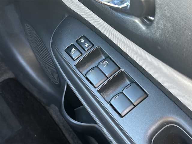 日産 ノート X Vセレクション 広島県 2020(令2)年 5.7万km スーパーブラック 禁煙車/エマージェンシーブレーキ/車線逸脱警報/コーナーセンサー/純正ナビ（MJ120D-W）/・ワンセグ/CD/Bluetooth/SD/AUX/アラウンドビューモニター/インテリジェントルームミラー/ステアリングスイッチ/アイドリングストップ/純正ドアバイザー/ETC/純正ホイール車載（サマータイヤ）/Wエアバック