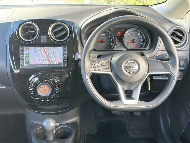 日産 ノート X Vセレクション 広島県 2020(令2)年 5.7万km スーパーブラック 禁煙車/エマージェンシーブレーキ/車線逸脱警報/コーナーセンサー/純正ナビ（MJ120D-W）/・ワンセグ/CD/Bluetooth/SD/AUX/アラウンドビューモニター/インテリジェントルームミラー/ステアリングスイッチ/アイドリングストップ/純正ドアバイザー/ETC/純正ホイール車載（サマータイヤ）/Wエアバック