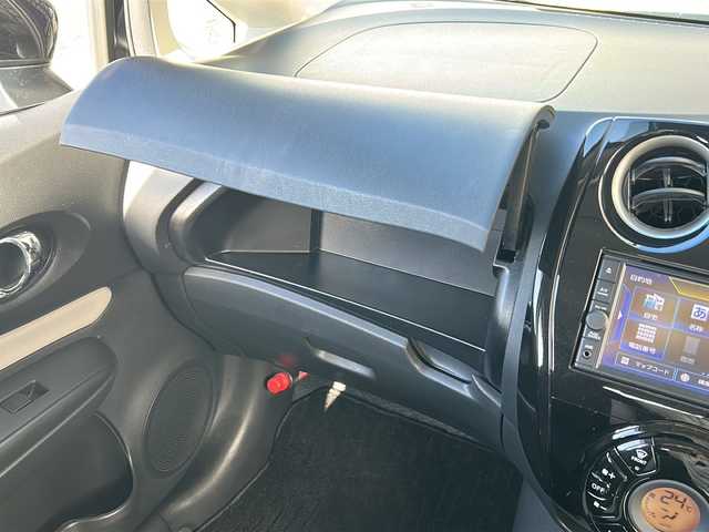 日産 ノート X Vセレクション 広島県 2020(令2)年 5.7万km スーパーブラック 禁煙車/エマージェンシーブレーキ/車線逸脱警報/コーナーセンサー/純正ナビ（MJ120D-W）/・ワンセグ/CD/Bluetooth/SD/AUX/アラウンドビューモニター/インテリジェントルームミラー/ステアリングスイッチ/アイドリングストップ/純正ドアバイザー/ETC/純正ホイール車載（サマータイヤ）/Wエアバック