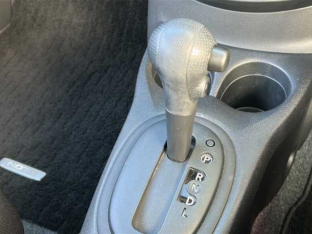 日産 ノート X Vセレクション 広島県 2020(令2)年 5.7万km スーパーブラック 禁煙車/エマージェンシーブレーキ/車線逸脱警報/コーナーセンサー/純正ナビ（MJ120D-W）/・ワンセグ/CD/Bluetooth/SD/AUX/アラウンドビューモニター/インテリジェントルームミラー/ステアリングスイッチ/アイドリングストップ/純正ドアバイザー/ETC/純正ホイール車載（サマータイヤ）/Wエアバック