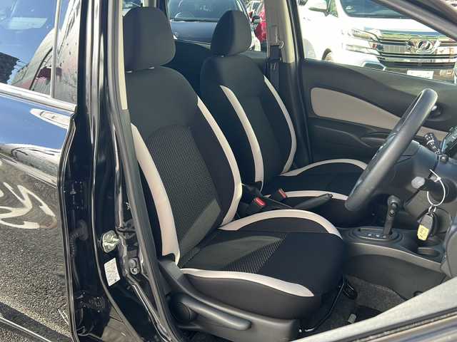 日産 ノート X Vセレクション 広島県 2020(令2)年 5.7万km スーパーブラック 禁煙車/エマージェンシーブレーキ/車線逸脱警報/コーナーセンサー/純正ナビ（MJ120D-W）/・ワンセグ/CD/Bluetooth/SD/AUX/アラウンドビューモニター/インテリジェントルームミラー/ステアリングスイッチ/アイドリングストップ/純正ドアバイザー/ETC/純正ホイール車載（サマータイヤ）/Wエアバック