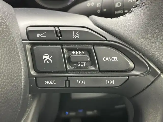 トヨタ ヤリス ハイブリッド Z 岡山県 2020(令2)年 4万km ブラック/コーラルクリスタルシャイン 純正ディスプレイオーディオ　/(BT/Carplay)/レーダークルーズコントロール　/ビルトインＥＴＣ　/シートヒーター　前席/ＬＥＤヘッドライト　/バックカメラ　/純正ドライブレコーダー　前側/コーナーセンサー　前後/オートハイビーム　/アイドリングストップ/禁煙車/スペアキー×1/フォグライト/衝突軽減システム