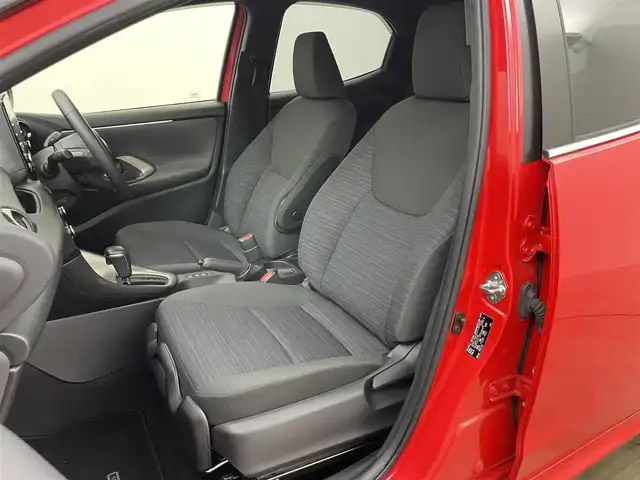 トヨタ ヤリス ハイブリッド Z 岡山県 2020(令2)年 4万km ブラック/コーラルクリスタルシャイン 純正ディスプレイオーディオ　/(BT/Carplay)/レーダークルーズコントロール　/ビルトインＥＴＣ　/シートヒーター　前席/ＬＥＤヘッドライト　/バックカメラ　/純正ドライブレコーダー　前側/コーナーセンサー　前後/オートハイビーム　/アイドリングストップ/禁煙車/スペアキー×1/フォグライト/衝突軽減システム