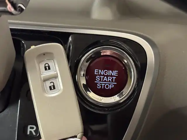 ホンダ Ｎ ＢＯＸ スラッシュ G・L ノヴァカントリースタイル 群馬県 2018(平30)年 6.2万km プラチナホワイトパール シティブレーキアクティブシステム/純正7インチナビ/　フルセグ/BT/CD/DVD/USB/前席シートヒーター/ステアリングヒーター/バックカメラ/HIDヘッドライト/ビルトインETC/前後ドライブレコーダー/純正フロアマット/スマートキー/プッシュスタート/電子パーキング/アイドリングストップ