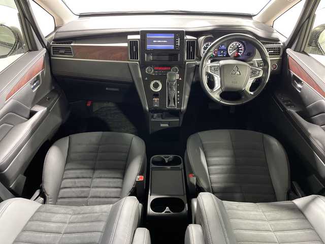 三菱 デリカＤ：５ ジャスパー 神奈川県 2020(令2)年 4.2万km ダイヤモンドブラックマイカ 4WD/ディーゼルターボ/社外SDナビゲーション【CN-PE06WD】/バックカメラ/フルセグ　CD DVD　Bluetooth　SD/両側電動スライドドア/オートストップ＆ゴー/e-アシスト/ブラインドスポットウォーニング/FCM衝突被害軽減ブレーキシステム/誤発進抑制機能/LDW車線逸脱警報システム/オートマチックハイビーム/レーダークルーズコントロール/ハーフレザーシート/革巻きステアリング/パドルシフト/電動パーキングブレーキ/オートブレーキホールド/社外前方ドライブレコーダー/プッシュスタート/スマートキー/純正18インチアルミホイール/LEDヘッドランプ/LEDフロントフォグランプ/オートライト