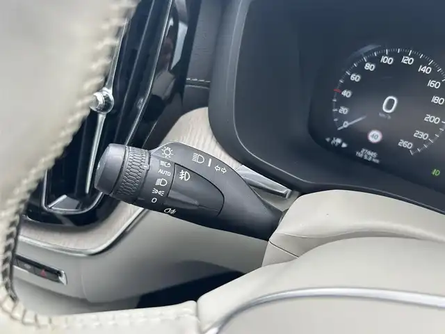 ボルボ ＸＣ６０ D4 AWD インスクリプション 滋賀県 2019(平31)年 2.8万km グレー ハーマンカードンオーディオ/３６０°カメラ/ベージュレザーシート／シートヒーター／ベンチレーション/パワーバックドア/純正ナビ／TV/USB/HUD/LKA/ACC/後席シートヒーター