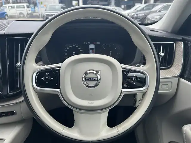 ボルボ ＸＣ６０ D4 AWD インスクリプション 滋賀県 2019(平31)年 2.8万km グレー ハーマンカードンオーディオ/３６０°カメラ/ベージュレザーシート／シートヒーター／ベンチレーション/パワーバックドア/純正ナビ／TV/USB/HUD/LKA/ACC/後席シートヒーター