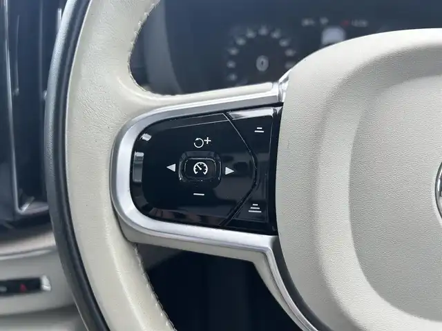 ボルボ ＸＣ６０ D4 AWD インスクリプション 滋賀県 2019(平31)年 2.8万km グレー ハーマンカードンオーディオ/３６０°カメラ/ベージュレザーシート／シートヒーター／ベンチレーション/パワーバックドア/純正ナビ／TV/USB/HUD/LKA/ACC/後席シートヒーター