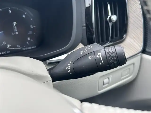 ボルボ ＸＣ６０ D4 AWD インスクリプション 滋賀県 2019(平31)年 2.8万km グレー ハーマンカードンオーディオ/３６０°カメラ/ベージュレザーシート／シートヒーター／ベンチレーション/パワーバックドア/純正ナビ／TV/USB/HUD/LKA/ACC/後席シートヒーター
