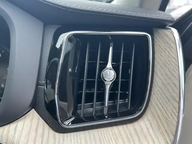 ボルボ ＸＣ６０ D4 AWD インスクリプション 滋賀県 2019(平31)年 2.8万km グレー ハーマンカードンオーディオ/３６０°カメラ/ベージュレザーシート／シートヒーター／ベンチレーション/パワーバックドア/純正ナビ／TV/USB/HUD/LKA/ACC/後席シートヒーター