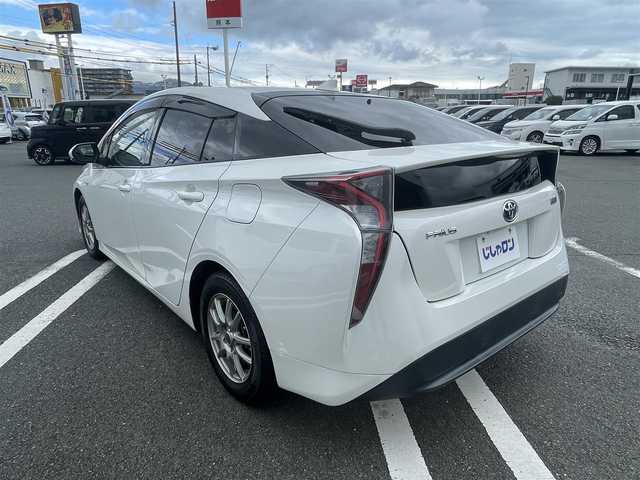 トヨタ プリウス S 熊本県 2016(平28)年 10.9万km ホワイトパールクリスタルシャイン (株)IDOMが運営する【じしゃロン熊本店】の自社ローン専用車両になりますこちらは現金またはオートローンご利用時の価格です。自社ローンご希望の方は別途その旨お申付け下さい/純正ナビ　/バックカメラ　/クルーズコントロール　/ビルトインＥＴＣ　/レーンキープアシスト　/オートハイビーム　/ＬＥＤヘッドライト　/プッシュスタート　/スマートキー　/Ｗ＋サイドエアバッグ　/カーテンエアバッグ