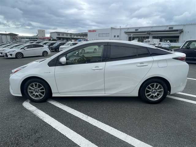 トヨタ プリウス S 熊本県 2016(平28)年 10.9万km ホワイトパールクリスタルシャイン (株)IDOMが運営する【じしゃロン熊本店】の自社ローン専用車両になりますこちらは現金またはオートローンご利用時の価格です。自社ローンご希望の方は別途その旨お申付け下さい/純正ナビ　/バックカメラ　/クルーズコントロール　/ビルトインＥＴＣ　/レーンキープアシスト　/オートハイビーム　/ＬＥＤヘッドライト　/プッシュスタート　/スマートキー　/Ｗ＋サイドエアバッグ　/カーテンエアバッグ
