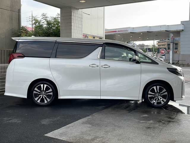 トヨタ アルファード S Cパッケージ 京都府 2020(令2)年 10.2万km ホワイトパールクリスタルシャイン 純正ＳＤナビ　/フルセグＴＶ/テレビキャンセラー　/Bluetooth/Miracast/CD/DVD再生機能有/USB/トヨタセーフティセンス　/禁煙車　/バックカメラ/フリップダウンモニター/（V12T-R68C)　/デジタルインナーミラー　/ウィンカーミラー/電動格納ミラー　/前後コーナーセンサー　/ＢＳＭ　/３眼ＬＥＤ　/オートライト/オートマチックハイビーム/クルコン追従有　/ポジションメモリー/前席＋2列目パワーシート/前席シートヒーター/エアシート/ハンドルヒーター/デュアルエアコン/オットマン/ウォークスルー/サンシェード/ETC/横滑り防止装置/レーンキープアシスト/盗難防止装置/Wサイドエアバッグ/カーテンエアバッグ