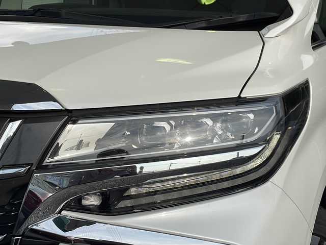 トヨタ アルファード S Cパッケージ 京都府 2020(令2)年 10.2万km ホワイトパールクリスタルシャイン 純正ＳＤナビ　/フルセグＴＶ/テレビキャンセラー　/Bluetooth/Miracast/CD/DVD再生機能有/USB/トヨタセーフティセンス　/禁煙車　/バックカメラ/フリップダウンモニター/（V12T-R68C)　/デジタルインナーミラー　/ウィンカーミラー/電動格納ミラー　/前後コーナーセンサー　/ＢＳＭ　/３眼ＬＥＤ　/オートライト/オートマチックハイビーム/クルコン追従有　/ポジションメモリー/前席＋2列目パワーシート/前席シートヒーター/エアシート/ハンドルヒーター/デュアルエアコン/オットマン/ウォークスルー/サンシェード/ETC/横滑り防止装置/レーンキープアシスト/盗難防止装置/Wサイドエアバッグ/カーテンエアバッグ