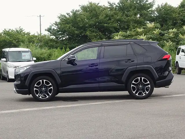 トヨタ ＲＡＶ４ アドベンチャー 山形県 2020(令2)年 9.1万km アティチュードブラックマイカ 4WD/衝突被害軽減システム/純正SDナビ/　　【CD DVD BT フルセグ USB MSV】/バックカメラ/レーダークルーズコントロール/LEDオートヘッドライト/ブラックソフトレザーシート/パワーシート/シートエアコン/シートヒーター/純正19インチアルミホイール/ルームミラー型ドライブレコーダー/ステアリングスイッチ/MTモード付AT/電動格納ウィンカーミラー/フォグランプ/スマートキー×2/ETC