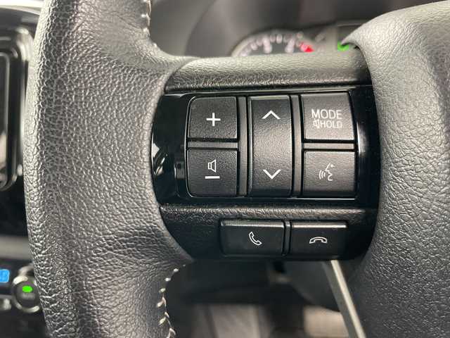 トヨタ ハイラックス Z 道央・札幌 2021(令3)年 3.3万km アティチュードブラックマイカ ・4WD/・社外ナビ&CD&DVD&B&SD&USB&TV/・バックカメラ/・トヨタセーフティセンス/・レーダークルーズコントロール/・コーナーセンサー/・車線逸脱警報/・アイドリングストップ/・横滑り防止装置/・ダウンヒルアシストコントロール/・ETC/・ステアリングスイッチ/・純正フロアマット/・LEDヘッドライト/・オートライト/・スマートキー/・社外AW冬タイヤ積込/・取扱説明書