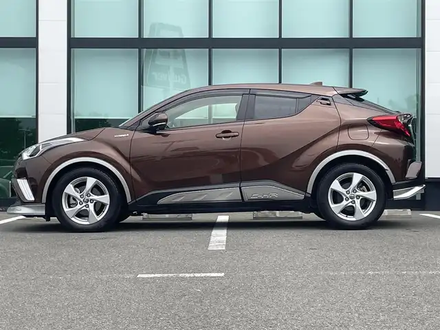 トヨタ Ｃ－ＨＲ S 和歌山県 2016(平28)年 7.4万km ダークブラウンマイカメタリック 純正ナビ/フルセグTV/（AM/FM/CD/DVD/Bluetooth）/バックカメラ/衝突軽減ブレーキ/横滑り防止機能/レーンキープアシスト/レーダークルーズコントロール/電動パーキング/オートホールド/100V電源/LEDヘッドライト/オートライト/オートマチックハイビーム/ビルトインETC/ドライブレコーダー/純正フロアマット/プッシュスタート/スマートキー