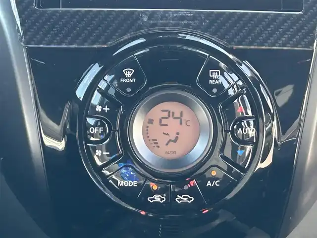 日産 ノート e－パワー ニスモ 宮城県 2019(平31)年 6.1万km ブリリアントホワイトパール LEDヘッドランプ/＝＝＝/インテリジェントエマージェンシーブレーキ/車線逸脱警報/踏み間違い衝突防止アシスト/コーナーセンサー/ハイビームアシスト/純正7インチナビ地図SD未到着・要確認/(フルセグTV/CD/DVD/SD/BT/AUX)/バックカメラ/ドライブレコーダー前後/社外デジタルミラー/ETC/オートエアコン/ドライブセレクト/革巻きステアリング/ステアリングスイッチ/フォグ/オートライト/プッシュスタート＆スマートキー/スペアキー/ウインカー付き電動格納ミラー/社外17インチAW（ENKEI）/RS-Rダウンサス/柿本マフラー/純正フロアマット