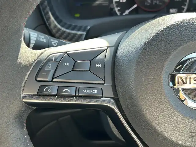 日産 ノート e－パワー ニスモ 宮城県 2019(平31)年 6.1万km ブリリアントホワイトパール LEDヘッドランプ/＝＝＝/インテリジェントエマージェンシーブレーキ/車線逸脱警報/踏み間違い衝突防止アシスト/コーナーセンサー/ハイビームアシスト/純正7インチナビ地図SD未到着・要確認/(フルセグTV/CD/DVD/SD/BT/AUX)/バックカメラ/ドライブレコーダー前後/社外デジタルミラー/ETC/オートエアコン/ドライブセレクト/革巻きステアリング/ステアリングスイッチ/フォグ/オートライト/プッシュスタート＆スマートキー/スペアキー/ウインカー付き電動格納ミラー/社外17インチAW（ENKEI）/RS-Rダウンサス/柿本マフラー/純正フロアマット