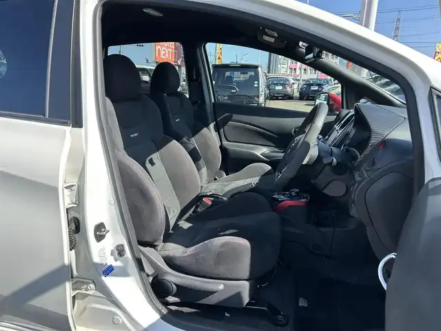 日産 ノート e－パワー ニスモ 宮城県 2019(平31)年 6.1万km ブリリアントホワイトパール LEDヘッドランプ/＝＝＝/インテリジェントエマージェンシーブレーキ/車線逸脱警報/踏み間違い衝突防止アシスト/コーナーセンサー/ハイビームアシスト/純正7インチナビ地図SD未到着・要確認/(フルセグTV/CD/DVD/SD/BT/AUX)/バックカメラ/ドライブレコーダー前後/社外デジタルミラー/ETC/オートエアコン/ドライブセレクト/革巻きステアリング/ステアリングスイッチ/フォグ/オートライト/プッシュスタート＆スマートキー/スペアキー/ウインカー付き電動格納ミラー/社外17インチAW（ENKEI）/RS-Rダウンサス/柿本マフラー/純正フロアマット