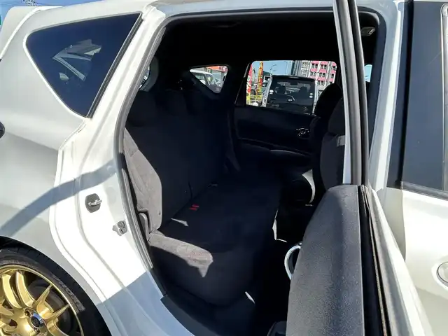日産 ノート e－パワー ニスモ 宮城県 2019(平31)年 6.1万km ブリリアントホワイトパール LEDヘッドランプ/＝＝＝/インテリジェントエマージェンシーブレーキ/車線逸脱警報/踏み間違い衝突防止アシスト/コーナーセンサー/ハイビームアシスト/純正7インチナビ地図SD未到着・要確認/(フルセグTV/CD/DVD/SD/BT/AUX)/バックカメラ/ドライブレコーダー前後/社外デジタルミラー/ETC/オートエアコン/ドライブセレクト/革巻きステアリング/ステアリングスイッチ/フォグ/オートライト/プッシュスタート＆スマートキー/スペアキー/ウインカー付き電動格納ミラー/社外17インチAW（ENKEI）/RS-Rダウンサス/柿本マフラー/純正フロアマット