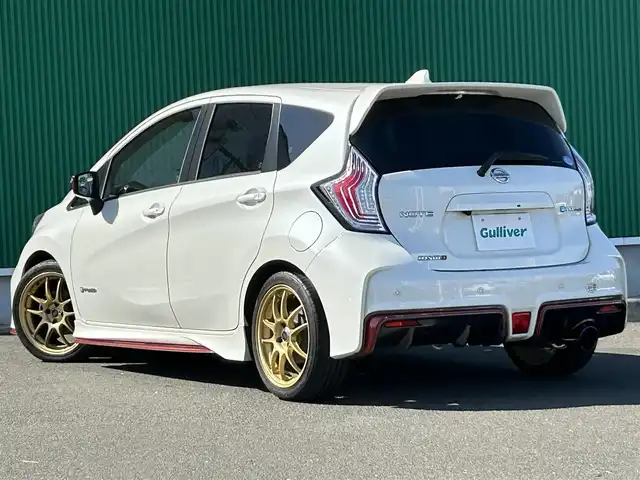 日産 ノート e－パワー ニスモ 宮城県 2019(平31)年 6.1万km ブリリアントホワイトパール LEDヘッドランプ/＝＝＝/インテリジェントエマージェンシーブレーキ/車線逸脱警報/踏み間違い衝突防止アシスト/コーナーセンサー/ハイビームアシスト/純正7インチナビ地図SD未到着・要確認/(フルセグTV/CD/DVD/SD/BT/AUX)/バックカメラ/ドライブレコーダー前後/社外デジタルミラー/ETC/オートエアコン/ドライブセレクト/革巻きステアリング/ステアリングスイッチ/フォグ/オートライト/プッシュスタート＆スマートキー/スペアキー/ウインカー付き電動格納ミラー/社外17インチAW（ENKEI）/RS-Rダウンサス/柿本マフラー/純正フロアマット