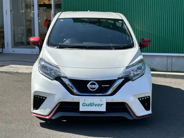 日産 ノート e－パワー ニスモ 宮城県 2019(平31)年 6.1万km ブリリアントホワイトパール LEDヘッドランプ/＝＝＝/インテリジェントエマージェンシーブレーキ/車線逸脱警報/踏み間違い衝突防止アシスト/コーナーセンサー/ハイビームアシスト/純正7インチナビ地図SD未到着・要確認/(フルセグTV/CD/DVD/SD/BT/AUX)/バックカメラ/ドライブレコーダー前後/社外デジタルミラー/ETC/オートエアコン/ドライブセレクト/革巻きステアリング/ステアリングスイッチ/フォグ/オートライト/プッシュスタート＆スマートキー/スペアキー/ウインカー付き電動格納ミラー/社外17インチAW（ENKEI）/RS-Rダウンサス/柿本マフラー/純正フロアマット