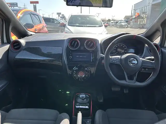 日産 ノート e－パワー ニスモ 宮城県 2019(平31)年 6.1万km ブリリアントホワイトパール LEDヘッドランプ/＝＝＝/インテリジェントエマージェンシーブレーキ/車線逸脱警報/踏み間違い衝突防止アシスト/コーナーセンサー/ハイビームアシスト/純正7インチナビ地図SD未到着・要確認/(フルセグTV/CD/DVD/SD/BT/AUX)/バックカメラ/ドライブレコーダー前後/社外デジタルミラー/ETC/オートエアコン/ドライブセレクト/革巻きステアリング/ステアリングスイッチ/フォグ/オートライト/プッシュスタート＆スマートキー/スペアキー/ウインカー付き電動格納ミラー/社外17インチAW（ENKEI）/RS-Rダウンサス/柿本マフラー/純正フロアマット