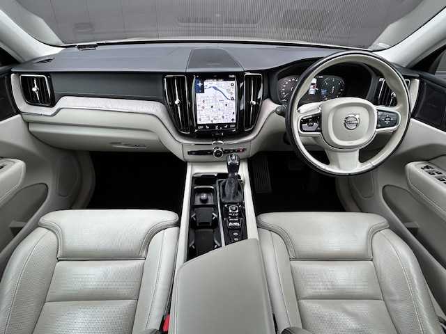 ボルボ ＸＣ６０ D4 AWD インスクリプション 道東・釧路十勝 2018(平30)年 6.1万km ルミナスサンドメタリック ４WD/harman/kardon/純正HDDナビ/CD/BT/USB/フルセグ/360°ビューカメラ/ETC/ドライブレコーダー/ヘッドアップディスプレイ/City Safety（衝突回避・被害軽減ブレーキシステム）/レーンキーピングエイド/ブラインドスポットインフォメーション/アダプティブクルーズコントロール/サイドウインカー内蔵電動リトラクタブル・ドアミラー/パークアシストパイロット/パーフォレーテッド・ファインナッパレザーシート/全席シートヒーター/前席パワーシート/前席ベンチレーション/ステアリングヒーター/パワーバックドア/純正19インチAW/純正フロアマット