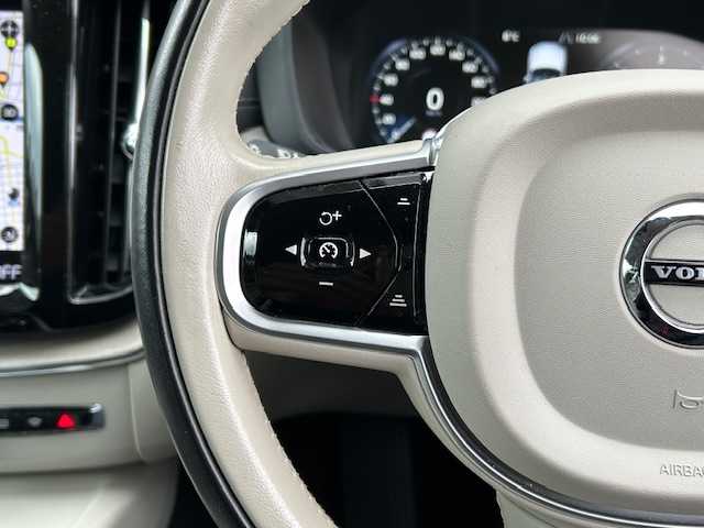 ボルボ ＸＣ６０ D4 AWD インスクリプション 道東・釧路十勝 2018(平30)年 6.1万km ルミナスサンドメタリック ４WD/harman/kardon/純正HDDナビ/CD/BT/USB/フルセグ/360°ビューカメラ/ETC/ドライブレコーダー/ヘッドアップディスプレイ/City Safety（衝突回避・被害軽減ブレーキシステム）/レーンキーピングエイド/ブラインドスポットインフォメーション/アダプティブクルーズコントロール/サイドウインカー内蔵電動リトラクタブル・ドアミラー/パークアシストパイロット/パーフォレーテッド・ファインナッパレザーシート/全席シートヒーター/前席パワーシート/前席ベンチレーション/ステアリングヒーター/パワーバックドア/純正19インチAW/純正フロアマット