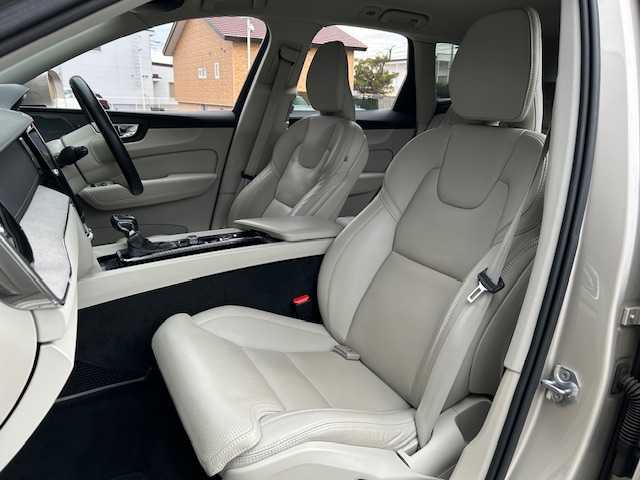 ボルボ ＸＣ６０ D4 AWD インスクリプション 道東・釧路十勝 2018(平30)年 6.1万km ルミナスサンドメタリック ４WD/harman/kardon/純正HDDナビ/CD/BT/USB/フルセグ/360°ビューカメラ/ETC/ドライブレコーダー/ヘッドアップディスプレイ/City Safety（衝突回避・被害軽減ブレーキシステム）/レーンキーピングエイド/ブラインドスポットインフォメーション/アダプティブクルーズコントロール/サイドウインカー内蔵電動リトラクタブル・ドアミラー/パークアシストパイロット/パーフォレーテッド・ファインナッパレザーシート/全席シートヒーター/前席パワーシート/前席ベンチレーション/ステアリングヒーター/パワーバックドア/純正19インチAW/純正フロアマット