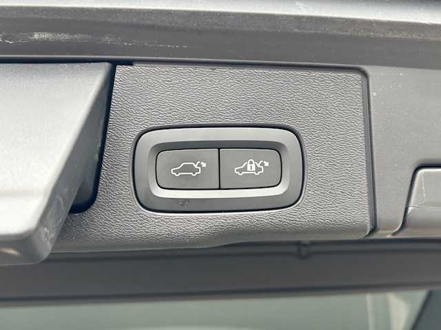 ボルボ ＸＣ６０ D4 AWD インスクリプション 道東・釧路十勝 2018(平30)年 6.1万km ルミナスサンドメタリック ４WD/harman/kardon/純正HDDナビ/CD/BT/USB/フルセグ/360°ビューカメラ/ETC/ドライブレコーダー/ヘッドアップディスプレイ/City Safety（衝突回避・被害軽減ブレーキシステム）/レーンキーピングエイド/ブラインドスポットインフォメーション/アダプティブクルーズコントロール/サイドウインカー内蔵電動リトラクタブル・ドアミラー/パークアシストパイロット/パーフォレーテッド・ファインナッパレザーシート/全席シートヒーター/前席パワーシート/前席ベンチレーション/ステアリングヒーター/パワーバックドア/純正19インチAW/純正フロアマット