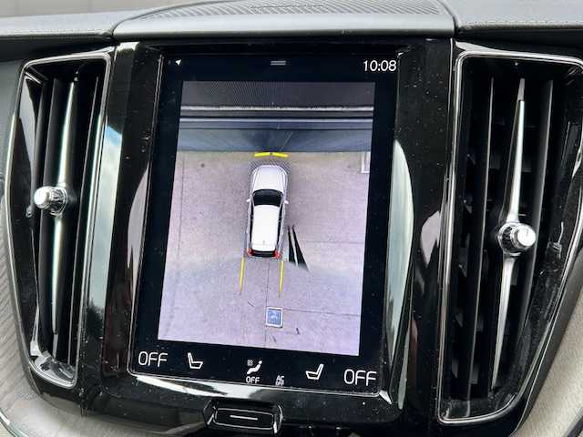 ボルボ ＸＣ６０ D4 AWD インスクリプション 道東・釧路十勝 2018(平30)年 6.1万km ルミナスサンドメタリック ４WD/harman/kardon/純正HDDナビ/CD/BT/USB/フルセグ/360°ビューカメラ/ETC/ドライブレコーダー/ヘッドアップディスプレイ/City Safety（衝突回避・被害軽減ブレーキシステム）/レーンキーピングエイド/ブラインドスポットインフォメーション/アダプティブクルーズコントロール/サイドウインカー内蔵電動リトラクタブル・ドアミラー/パークアシストパイロット/パーフォレーテッド・ファインナッパレザーシート/全席シートヒーター/前席パワーシート/前席ベンチレーション/ステアリングヒーター/パワーバックドア/純正19インチAW/純正フロアマット