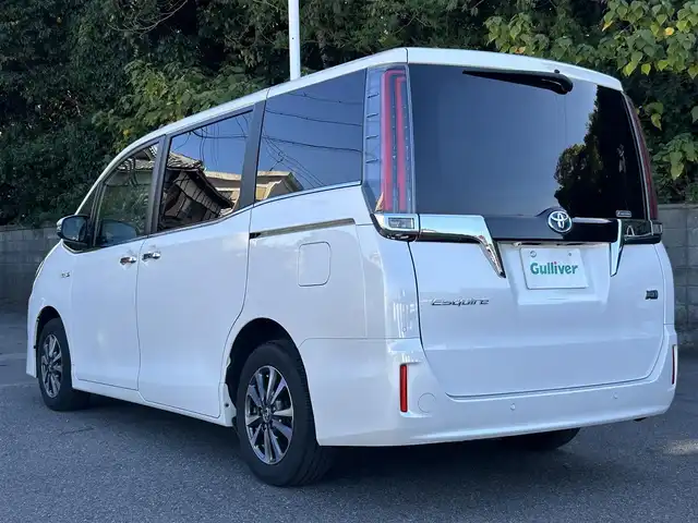 トヨタ エスクァイア ハイブリッド Gi プレミアムパッケージ 大阪府 2020(令2)年 3.1万km ホワイトパールクリスタルシャイン 11インチALPINEナビ（フルセグ/BT/DVD/CD)/両側パワースライドドア/クルーズコントロール/バックカメラ/衝突被害軽減システム/レーンキープアシスト/横滑り防止装置/コーナーセンサー/アイドリングストップ/オートマチックハイビーム/シートヒーター/ステアリングヒーター/ハーフレザー/純正AW（15inch)/純正LEDライト/ETC/ドライブレコーダー前後/スペアキー1本