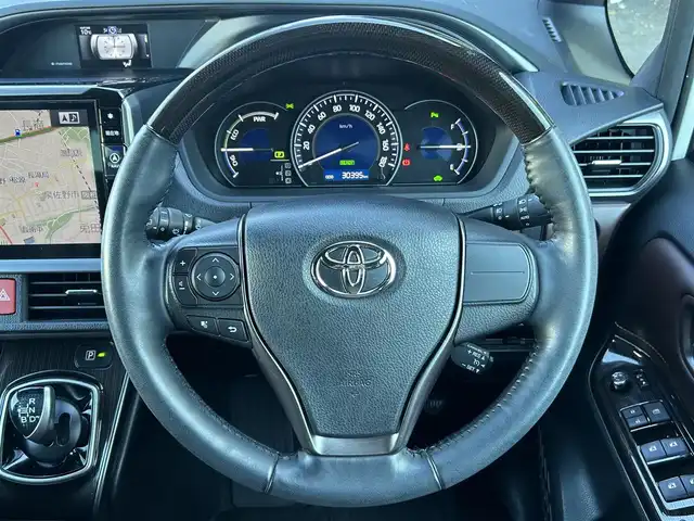 トヨタ エスクァイア ハイブリッド Gi プレミアムパッケージ 大阪府 2020(令2)年 3.1万km ホワイトパールクリスタルシャイン 11インチALPINEナビ（フルセグ/BT/DVD/CD)/両側パワースライドドア/クルーズコントロール/バックカメラ/衝突被害軽減システム/レーンキープアシスト/横滑り防止装置/コーナーセンサー/アイドリングストップ/オートマチックハイビーム/シートヒーター/ステアリングヒーター/ハーフレザー/純正AW（15inch)/純正LEDライト/ETC/ドライブレコーダー前後/スペアキー1本