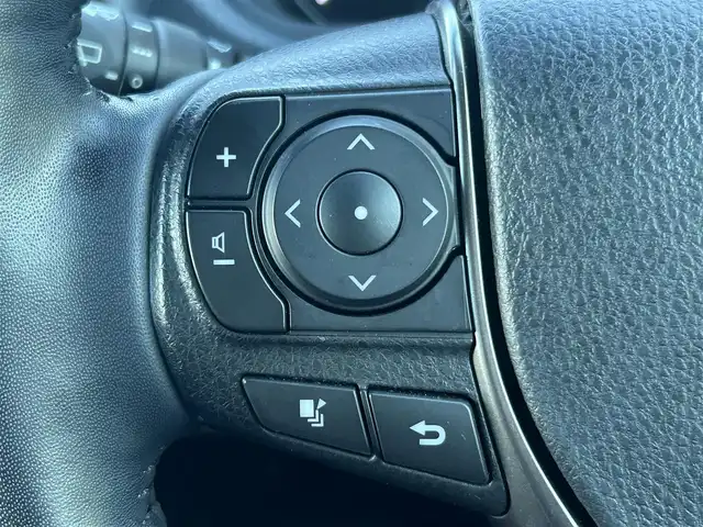 トヨタ エスクァイア ハイブリッド Gi プレミアムパッケージ 大阪府 2020(令2)年 3.1万km ホワイトパールクリスタルシャイン 11インチALPINEナビ（フルセグ/BT/DVD/CD)/両側パワースライドドア/クルーズコントロール/バックカメラ/衝突被害軽減システム/レーンキープアシスト/横滑り防止装置/コーナーセンサー/アイドリングストップ/オートマチックハイビーム/シートヒーター/ステアリングヒーター/ハーフレザー/純正AW（15inch)/純正LEDライト/ETC/ドライブレコーダー前後/スペアキー1本