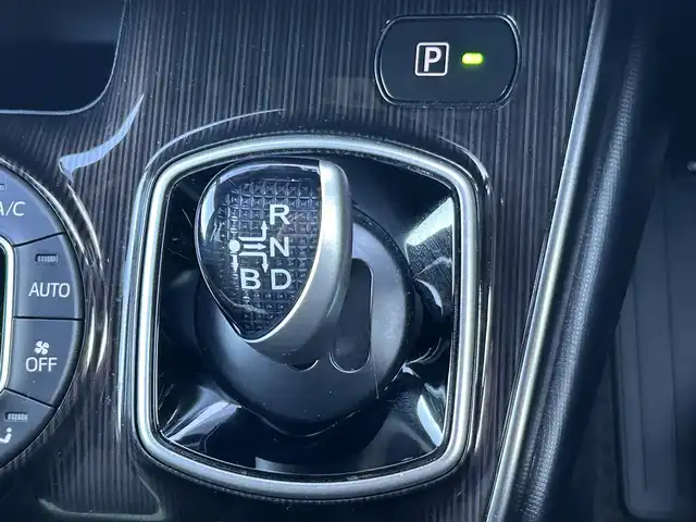 トヨタ エスクァイア ハイブリッド Gi プレミアムパッケージ 大阪府 2020(令2)年 3.1万km ホワイトパールクリスタルシャイン 11インチALPINEナビ（フルセグ/BT/DVD/CD)/両側パワースライドドア/クルーズコントロール/バックカメラ/衝突被害軽減システム/レーンキープアシスト/横滑り防止装置/コーナーセンサー/アイドリングストップ/オートマチックハイビーム/シートヒーター/ステアリングヒーター/ハーフレザー/純正AW（15inch)/純正LEDライト/ETC/ドライブレコーダー前後/スペアキー1本