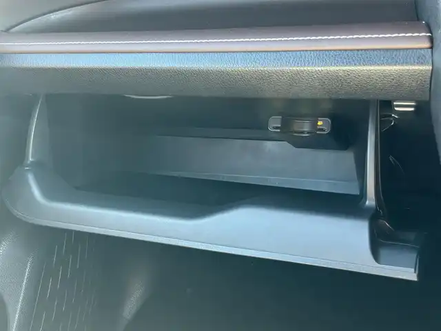 トヨタ エスクァイア ハイブリッド Gi プレミアムパッケージ 大阪府 2020(令2)年 3.1万km ホワイトパールクリスタルシャイン 11インチALPINEナビ（フルセグ/BT/DVD/CD)/両側パワースライドドア/クルーズコントロール/バックカメラ/衝突被害軽減システム/レーンキープアシスト/横滑り防止装置/コーナーセンサー/アイドリングストップ/オートマチックハイビーム/シートヒーター/ステアリングヒーター/ハーフレザー/純正AW（15inch)/純正LEDライト/ETC/ドライブレコーダー前後/スペアキー1本