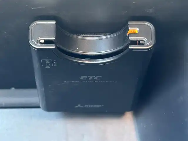 トヨタ エスクァイア ハイブリッド Gi プレミアムパッケージ 大阪府 2020(令2)年 3.1万km ホワイトパールクリスタルシャイン 11インチALPINEナビ（フルセグ/BT/DVD/CD)/両側パワースライドドア/クルーズコントロール/バックカメラ/衝突被害軽減システム/レーンキープアシスト/横滑り防止装置/コーナーセンサー/アイドリングストップ/オートマチックハイビーム/シートヒーター/ステアリングヒーター/ハーフレザー/純正AW（15inch)/純正LEDライト/ETC/ドライブレコーダー前後/スペアキー1本