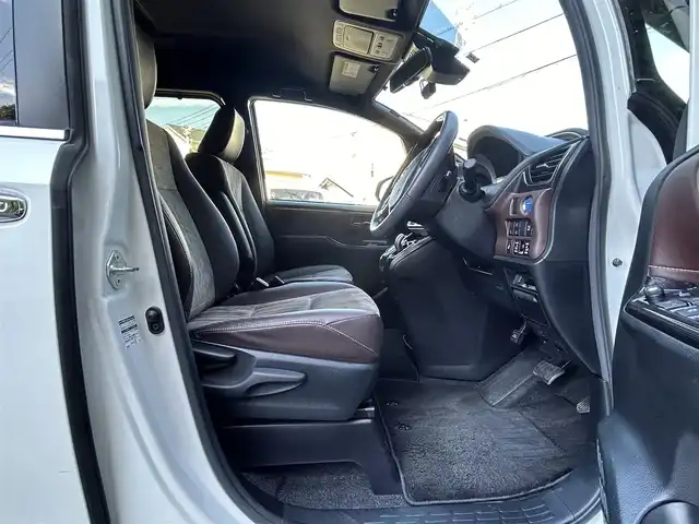 トヨタ エスクァイア ハイブリッド Gi プレミアムパッケージ 大阪府 2020(令2)年 3.1万km ホワイトパールクリスタルシャイン 11インチALPINEナビ（フルセグ/BT/DVD/CD)/両側パワースライドドア/クルーズコントロール/バックカメラ/衝突被害軽減システム/レーンキープアシスト/横滑り防止装置/コーナーセンサー/アイドリングストップ/オートマチックハイビーム/シートヒーター/ステアリングヒーター/ハーフレザー/純正AW（15inch)/純正LEDライト/ETC/ドライブレコーダー前後/スペアキー1本