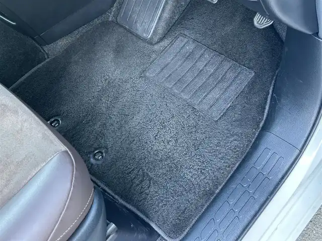 トヨタ エスクァイア ハイブリッド Gi プレミアムパッケージ 大阪府 2020(令2)年 3.1万km ホワイトパールクリスタルシャイン 11インチALPINEナビ（フルセグ/BT/DVD/CD)/両側パワースライドドア/クルーズコントロール/バックカメラ/衝突被害軽減システム/レーンキープアシスト/横滑り防止装置/コーナーセンサー/アイドリングストップ/オートマチックハイビーム/シートヒーター/ステアリングヒーター/ハーフレザー/純正AW（15inch)/純正LEDライト/ETC/ドライブレコーダー前後/スペアキー1本