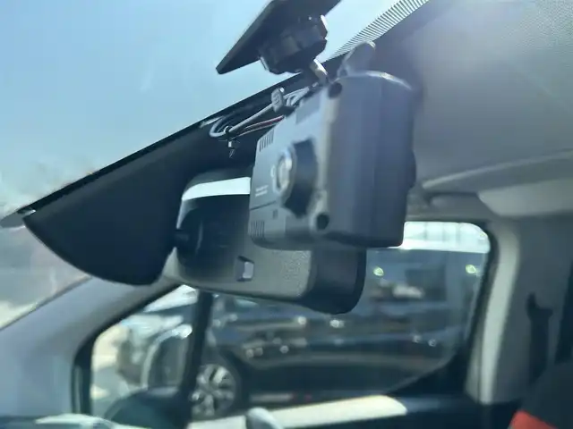 シトロエン ベルランゴ シャイン ブルーHDi XTRパック 大阪府 2022(令4)年 1.2万km サーブル 純正ナビ/・AppleCarPlay/USB/ラジオ/主要装備/・アクティブセーフティブレーキ/・クルーズコントロール/・トラフィックサインインフォメーション/・インテリジェントハイビーム/・パーキングセンサー/・レーンキープアシスト/・トラクションコントロール/・チャイルドセーフティ/・パドルシフト/・ヘッドライトレベライザー/・ステアリングリモコン/・ドライブレコーダー/・ETC