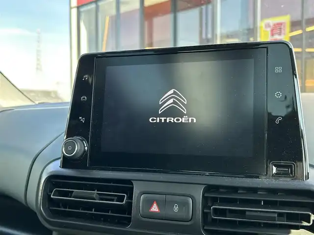 シトロエン ベルランゴ シャイン ブルーHDi XTRパック 大阪府 2022(令4)年 1.2万km サーブル 純正ナビ/・AppleCarPlay/USB/ラジオ/主要装備/・アクティブセーフティブレーキ/・クルーズコントロール/・トラフィックサインインフォメーション/・インテリジェントハイビーム/・パーキングセンサー/・レーンキープアシスト/・トラクションコントロール/・チャイルドセーフティ/・パドルシフト/・ヘッドライトレベライザー/・ステアリングリモコン/・ドライブレコーダー/・ETC