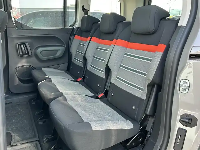 シトロエン ベルランゴ シャイン ブルーHDi XTRパック 大阪府 2022(令4)年 1.2万km サーブル 純正ナビ/・AppleCarPlay/USB/ラジオ/主要装備/・アクティブセーフティブレーキ/・クルーズコントロール/・トラフィックサインインフォメーション/・インテリジェントハイビーム/・パーキングセンサー/・レーンキープアシスト/・トラクションコントロール/・チャイルドセーフティ/・パドルシフト/・ヘッドライトレベライザー/・ステアリングリモコン/・ドライブレコーダー/・ETC