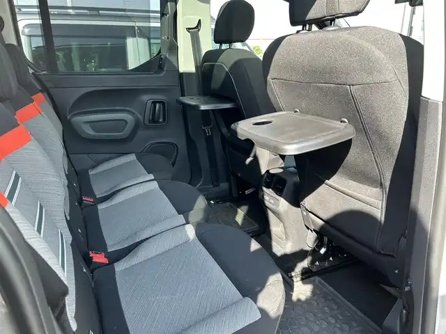 シトロエン ベルランゴ シャイン ブルーHDi XTRパック 大阪府 2022(令4)年 1.2万km サーブル 純正ナビ/・AppleCarPlay/USB/ラジオ/主要装備/・アクティブセーフティブレーキ/・クルーズコントロール/・トラフィックサインインフォメーション/・インテリジェントハイビーム/・パーキングセンサー/・レーンキープアシスト/・トラクションコントロール/・チャイルドセーフティ/・パドルシフト/・ヘッドライトレベライザー/・ステアリングリモコン/・ドライブレコーダー/・ETC