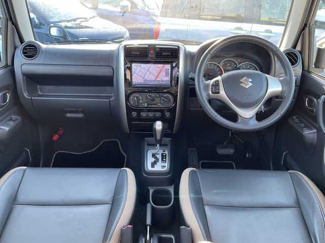 スズキ ジムニー ランドベンチャー 道北・旭川 2017(平29)年 4.3万km ブルーイッシュブラックパール3 /禁煙車//4WD//社外ナビ/CD/DVD/BT/TV/USB/SD//ヨコハマジオランダーM/Tタイヤ//社外足回り//ハーフレザーシート//運転席シートヒーター//ミラーヒーター//ETC//革巻きステアリング//ステアリングスイッチ//フォグランプ//ウィンカーミラー//電動格納ミラー//純正フロアマット//社外ルーフキャリア//社外ルーフボックス//保証書//取扱説明書