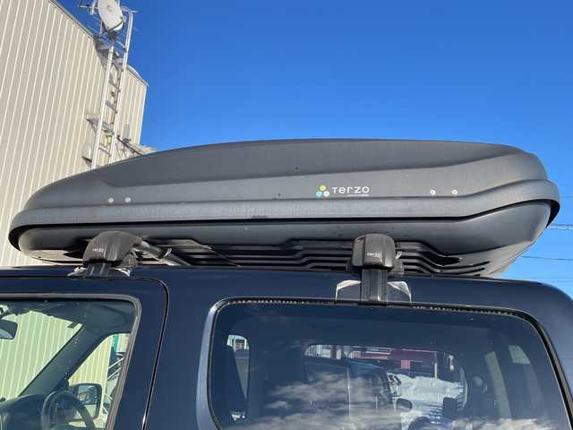 スズキ ジムニー ランドベンチャー 道北・旭川 2017(平29)年 4.3万km ブルーイッシュブラックパール3 /禁煙車//4WD//社外ナビ/CD/DVD/BT/TV/USB/SD//ヨコハマジオランダーM/Tタイヤ//社外足回り//ハーフレザーシート//運転席シートヒーター//ミラーヒーター//ETC//革巻きステアリング//ステアリングスイッチ//フォグランプ//ウィンカーミラー//電動格納ミラー//純正フロアマット//社外ルーフキャリア//社外ルーフボックス//保証書//取扱説明書