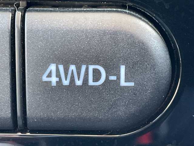 スズキ ジムニー ランドベンチャー 道北・旭川 2017(平29)年 4.3万km ブルーイッシュブラックパール3 /禁煙車//4WD//社外ナビ/CD/DVD/BT/TV/USB/SD//ヨコハマジオランダーM/Tタイヤ//社外足回り//ハーフレザーシート//運転席シートヒーター//ミラーヒーター//ETC//革巻きステアリング//ステアリングスイッチ//フォグランプ//ウィンカーミラー//電動格納ミラー//純正フロアマット//社外ルーフキャリア//社外ルーフボックス//保証書//取扱説明書