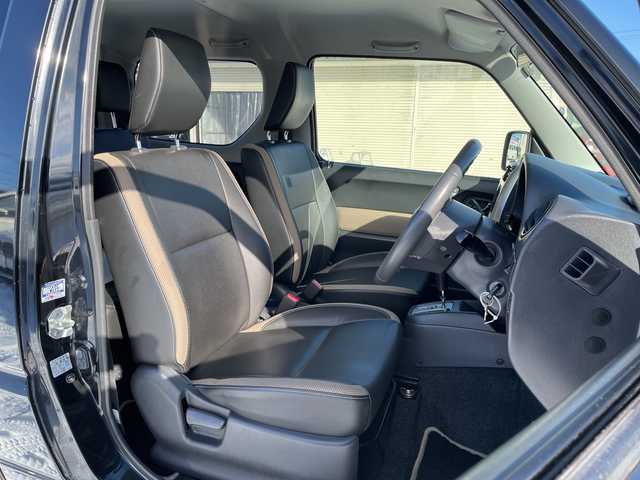 スズキ ジムニー ランドベンチャー 道北・旭川 2017(平29)年 4.3万km ブルーイッシュブラックパール3 /禁煙車//4WD//社外ナビ/CD/DVD/BT/TV/USB/SD//ヨコハマジオランダーM/Tタイヤ//社外足回り//ハーフレザーシート//運転席シートヒーター//ミラーヒーター//ETC//革巻きステアリング//ステアリングスイッチ//フォグランプ//ウィンカーミラー//電動格納ミラー//純正フロアマット//社外ルーフキャリア//社外ルーフボックス//保証書//取扱説明書